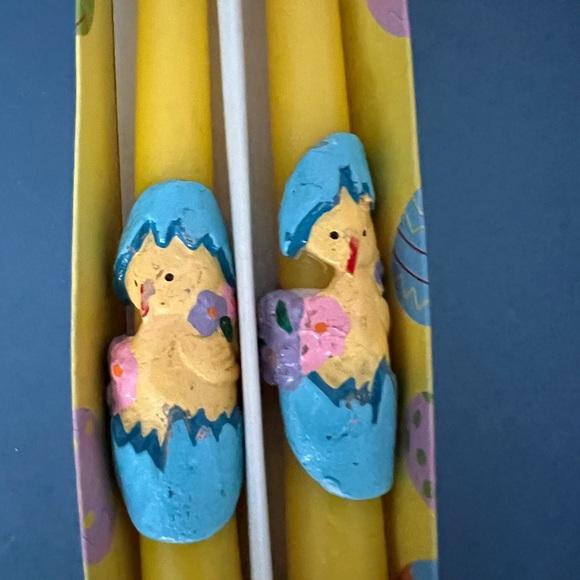 VINTAGE 10 INCHES EASTER TAPER CANDLES-IN BOX - Picture 2 of 7